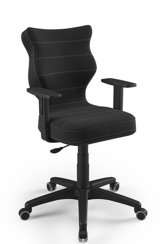 Moderná otočná kancelárska stolička antracitovej farby s ergonomickým operadlom a kolieskami pre pohodlné sedenie pri práci.